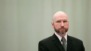 Neonazistul norvegian Anders Breivik este la fel de periculos ca acum un deceniu, când a ucis 77 de oameni