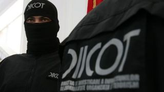 Un bărbat din Olt  a fost reținut de DIICOT după ce a șantajat mai multe minore