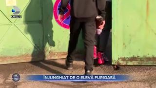 &Icirc;njunghiat de o elevă furioasă