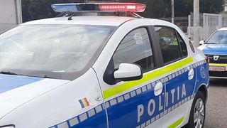 Trafic blocat pe DN15 Piatra Neamţ-Topliţa, după ce o cisternă cu material inflamabil s-a răsturnat