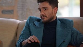 Uraz Kaygılaroğlu, Gediz, din „Fiica ambasadorului”, este un tată model