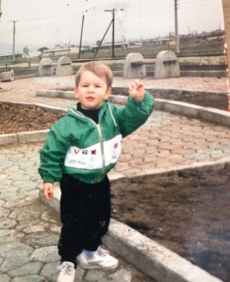 Uraz Kaygılaroğlu, Gediz, din „Fiica ambasadorului”