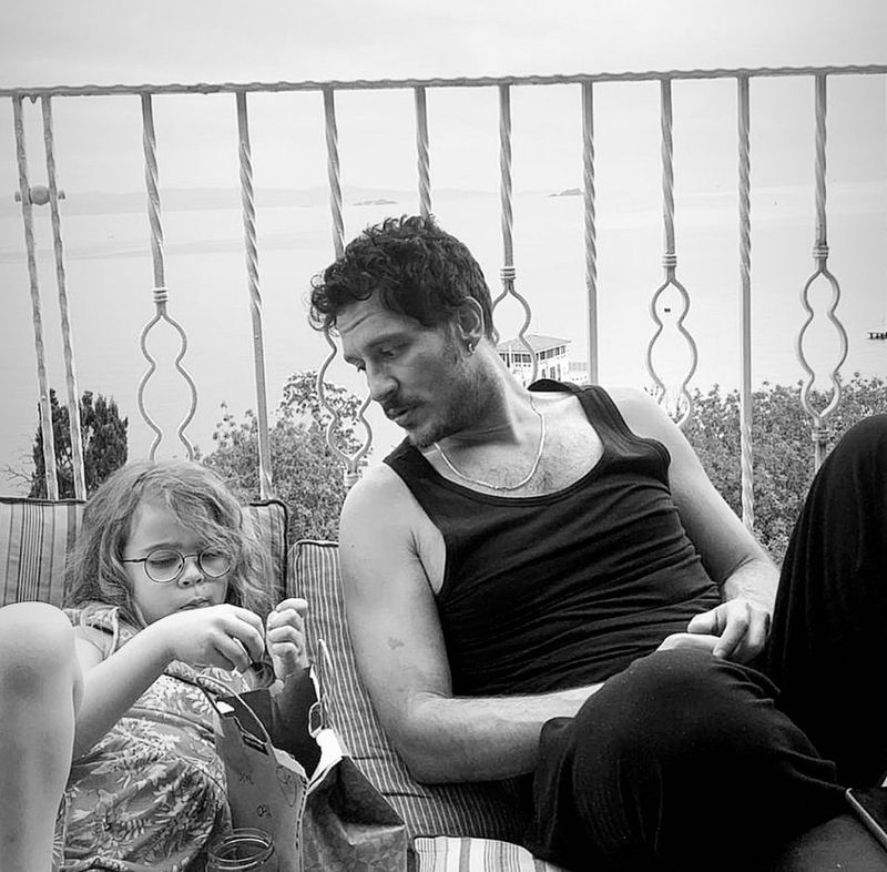 Uraz Kaygılaroğlu, Gediz, din „Fiica ambasadorului”