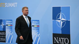 Klaus Iohannis, mesaj pentru Biden și Macron după anunțul suplimentării trupelor NATO în România