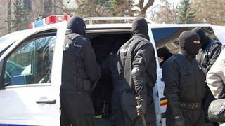 Persoane reţinute pentru trafic de droguri de risc şi mare risc, la Vaslui