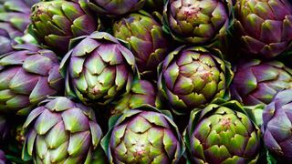 Cum se consumă anghinarele? Beneficii şi contraindicaţii