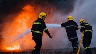 O bucată de 25 de hectare de vegetație uscată din Dâmbovița s-a aprins ca o torță