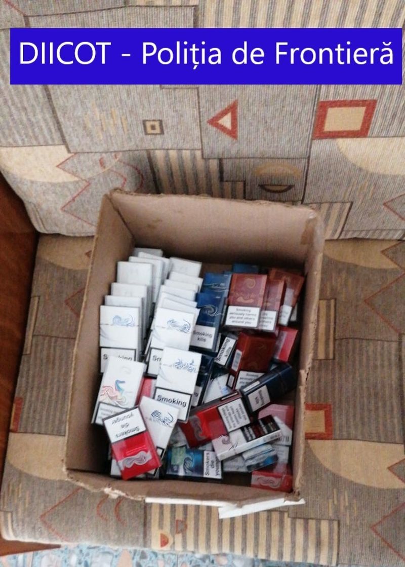 Poliția a efectuat percheziții la traficanții de țigări. Anchetatorii au confiscat țigări de contrabandă, bani și mașini