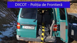 Poliția a efectuat percheziții la traficanții de țigări. Anchetatorii au confiscat țigări de contrabandă, bani și mașini