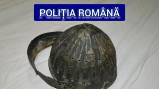 Un coif turcesc din secolul al XVIII-lea, găsit în casa unui bărbat din Argeș. Câți bani cerea pe el