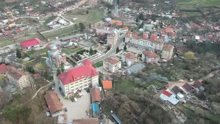 Orașul din România unde poți cumpăra un bloc întreg la prețul unei garsoniere din Capitală. Se vând 13 clădiri cu patru etaje