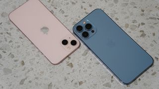 iPhone 13 vs. iPhone 13 Pro: Ce ar trebui să cumperi în 2022?