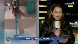 Apa potabila albastra