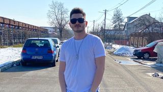 VIDEO | Măcinat de greutăţi, un tânăr din Dâmboviţa şi-a pus capăt zilelor într-un mod cutremurător: „A stins farurile, a accelerat și a intrat sub mine”