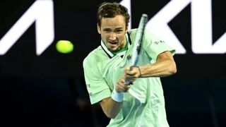 Semifinale Australian Open 2022. Daniil Medvedev, merge &icirc;n semifinale după o victorie uriaşă