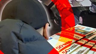 VIDEO EXCLUSIV Știrile Kanal D | Momentul în care doi indivizi fură de la clientul unui restaurant nu mai puțin de 10.000 de euro. Reacția păgubitului: „L-am simțit foarte aproape de scaunul meu!”