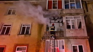 Incendiu la un bloc din Medgidia. 40 de locatari au fost evacuați iar 5 au ajuns la spital