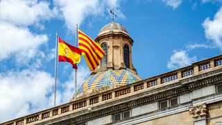 Catalonia suspendă permisul sanitar. Autorităţile spun că e lipsit de orice eficacitate în faţa Omicron: singura restricţie care se menţine