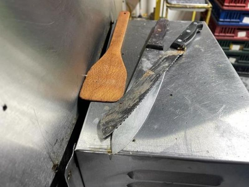 Imagini revoltătoare din brutăriile aflate în Sectorul 5: gândaci, tăvi uzate, cu urme de rugină.