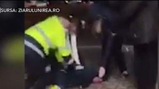 Un bărbat a fost scos din magazin și pus la păm&acirc;nt pentru că nu purta mască. Totul a fost filmat