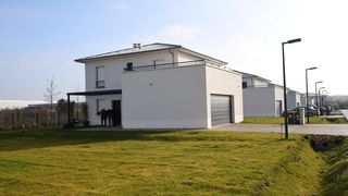 Trupul ne&icirc;nsuflețit al unui băiat &icirc;n v&acirc;rstă de 10 ani a fost descoperit &icirc;ntr-o valiză, &icirc;n apropriere de casa. Mama acestuia a fost arestată