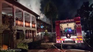 Incendiu la o mănăstire din Dâmbovița. Au ars acoperişurile unor chilii