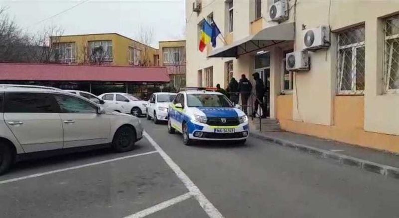 Patru agenți de securitate din Dolj au fost arestați preventiv după ce au agresat doi bărbați într-o benzinărie. Indivizii au provocat mai multe distrugeri