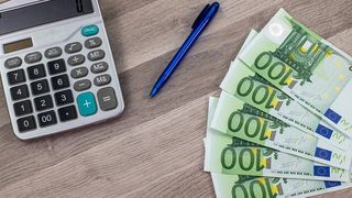 Curs valutar BNR 4 februarie 2022. Ce se &icirc;nt&acirc;mplă la casele de schimb valutar?