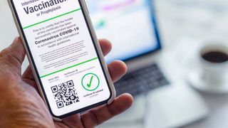 Un bărbat de origine română este prima persoană condamnată pentru deținerea unui permis verde fals, la Verona