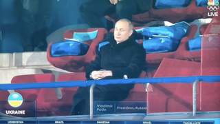 Cum a fost surprins Vladimir Putin în momentul defilării delegaţiei Ucrainei la deschiderea JO de iarnă de la Beijing. Imagini virale