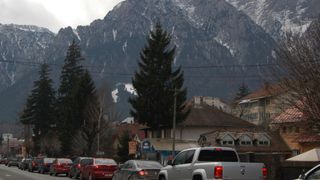 Pericol de accident pe DN 1. Sistemele de alimentare ale unor stâlpi iluminați au fost furate, la mai puțin de o săptămână de la montare