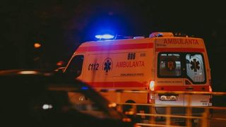 Un bărbat de 25 de ani a fost aruncat de la geam de părinții iubitei sale: „Am rămas cu un picior mai scurt decât celălalt”