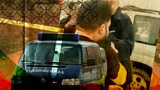 VIDEO | Jandarmi - atacați cu b&acirc;te. Unul dintre ei a ajuns la spital