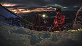 turist căzut de la 20 de metri &icirc;n gol