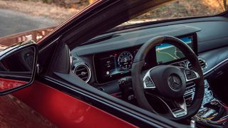 Veste bună pentru șoferii români. Statul ar putea intra pe piața asigurărilor, cu polițe RCA de la CEC Bank