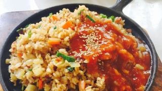 Greşeala pe care o faci când prepari pilaful: Orezul nu se pune aşa la fier!