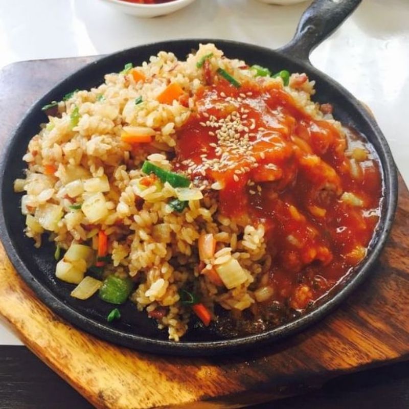 Greşeala pe care o faci când prepari pilaful: Orezul nu se pune aşa la fier!