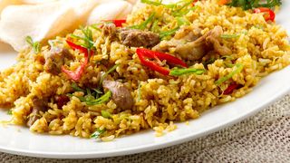 Greşeala pe care o faci când prepari pilaful: Orezul nu se pune aşa la fier!