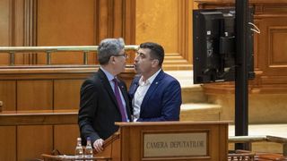 VIDEO | Scandal la tribuna Parlamentului. Virgil Popescu a fost luat de gât de George Simion: „Ești un hoț”. Ce au spus cei doi politicieni? Parchetul General s-a sesizat