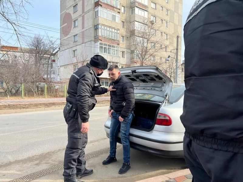 Un bărbat din Botoșani a avut parte de surpriza vieții sale când a deschis portbagajul propriului autoturism. Ce a descoperit acesta