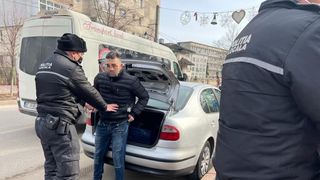 Un bărbat din Botoșani a avut parte de surpriza vieții sale când a deschis portbagajul propriului autoturism. Ce a descoperit acesta