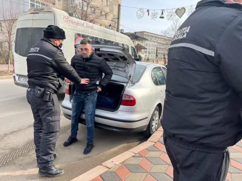 Un bărbat din Botoșani a avut parte de surpriza vieții sale când a deschis portbagajul propriului autoturism. Ce a descoperit acesta