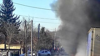 Un TIR încărcat cu îngrășământ a luat foc în Crevedia Mare. Pericol de explozie