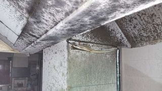 Incendiu într-un complex spa din Vâlcea. 43 de persoane s-au autoevacuat înainte de a ajunge pompierii