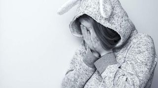 Adolescentă de 14 ani, șantajată de un prieten cu 35.000 de euro, în Constanța