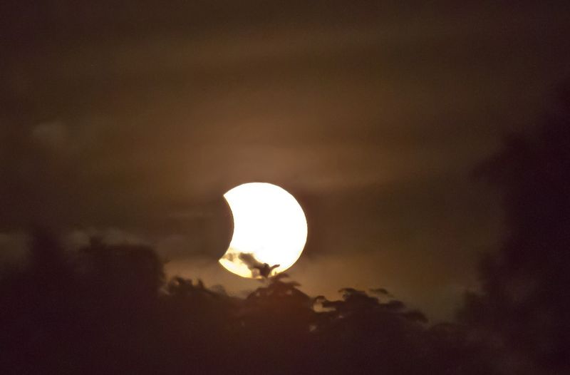 Câte eclipse de lună şi de soare au loc în 2022? Fenomene astronomice spectaculoase vor putea fi observate și din România