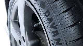 Echipează-ți mașina corespunzător cu anvelope de iarnă!