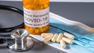 Medicament antiviral gratuit pentru pacienții COVID din România. Ce trebuie să știi despre Molnupiravir