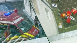 VIDEO | Scene șocante: Un copil de doi ani a căzut de la etajul trei al unui bloc