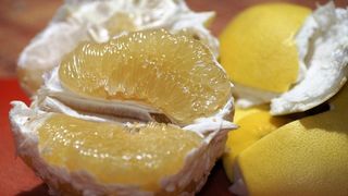 Adevărul despre pomelo: Cum trebuie, de fapt, consumat?